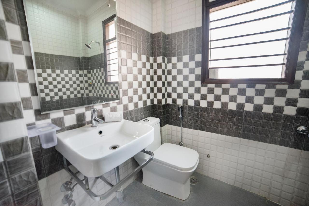 Fabhotel Mannat Residency Sec 52 Gurgaon Bagian luar foto