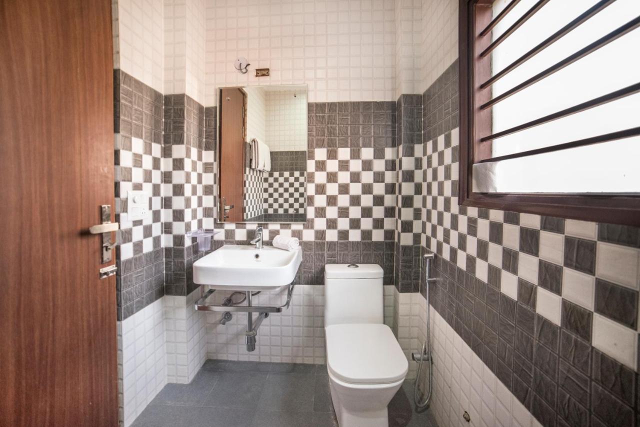 Fabhotel Mannat Residency Sec 52 Gurgaon Bagian luar foto
