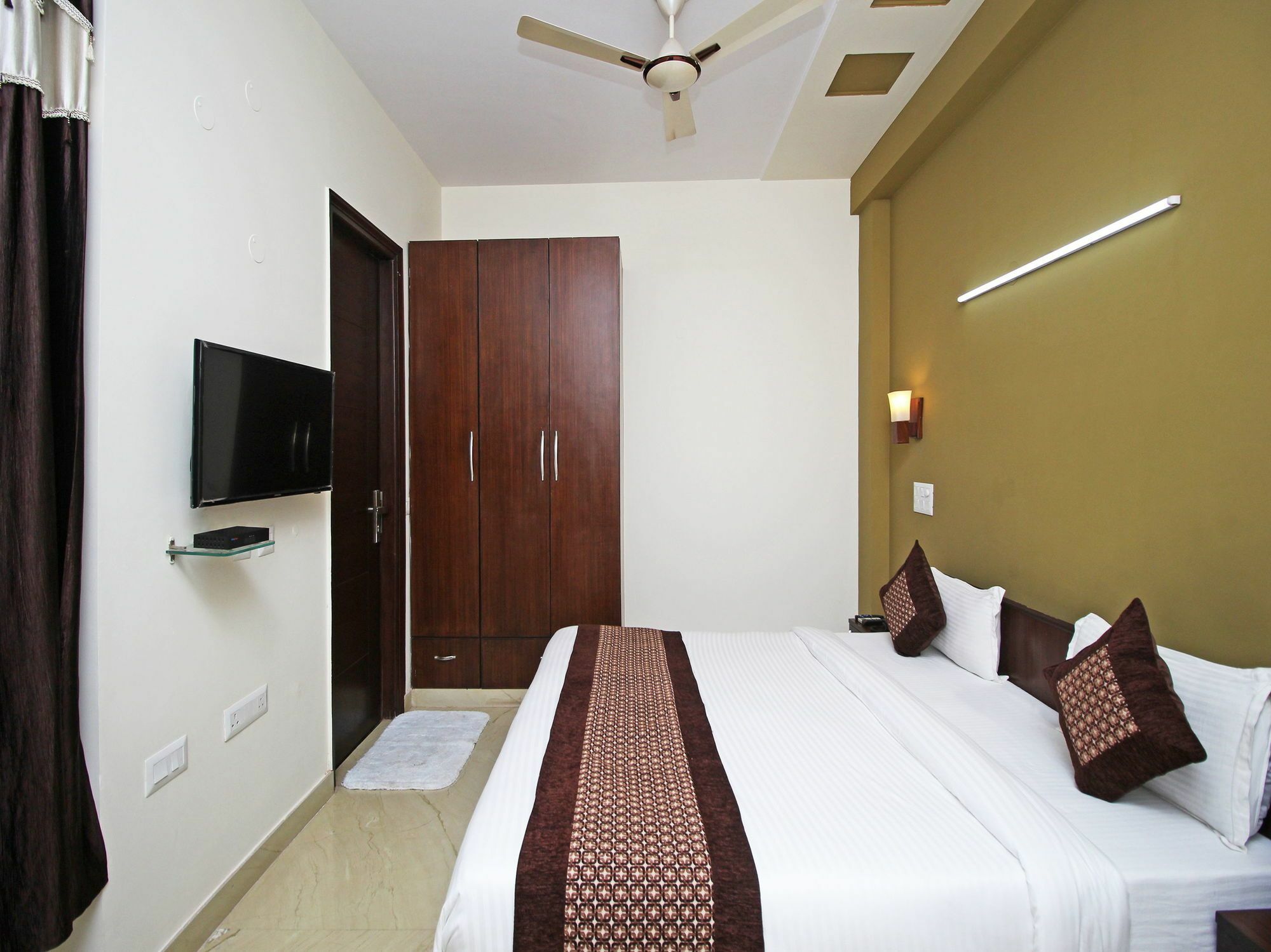 Fabhotel Mannat Residency Sec 52 Gurgaon Bagian luar foto