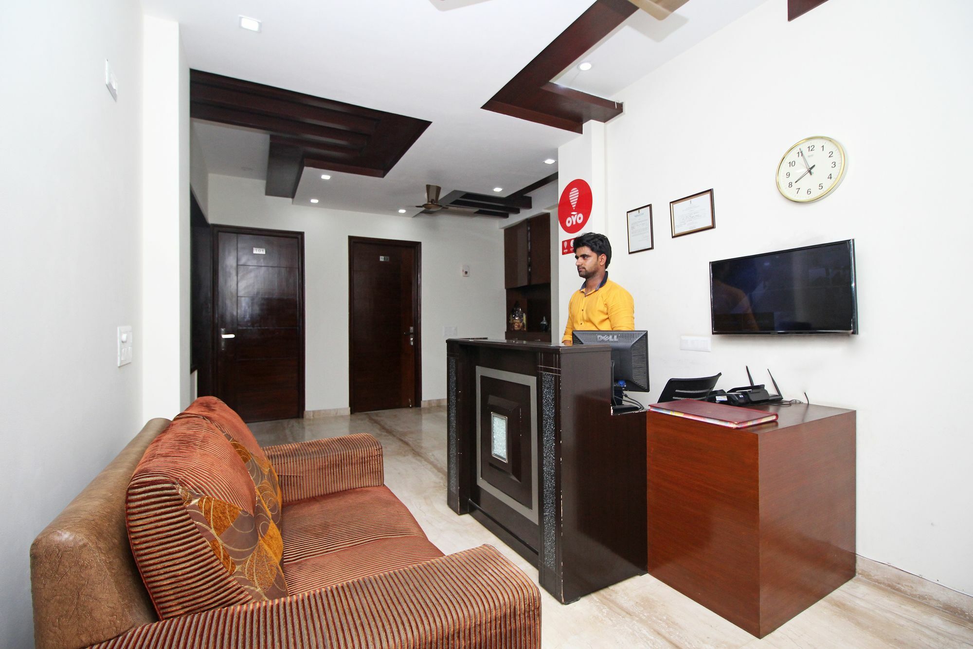 Fabhotel Mannat Residency Sec 52 Gurgaon Bagian luar foto