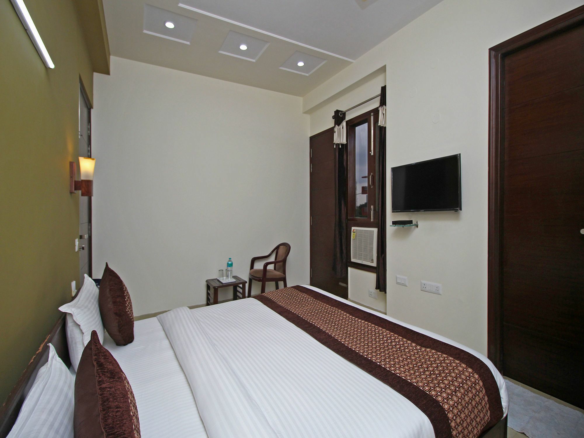 Fabhotel Mannat Residency Sec 52 Gurgaon Bagian luar foto