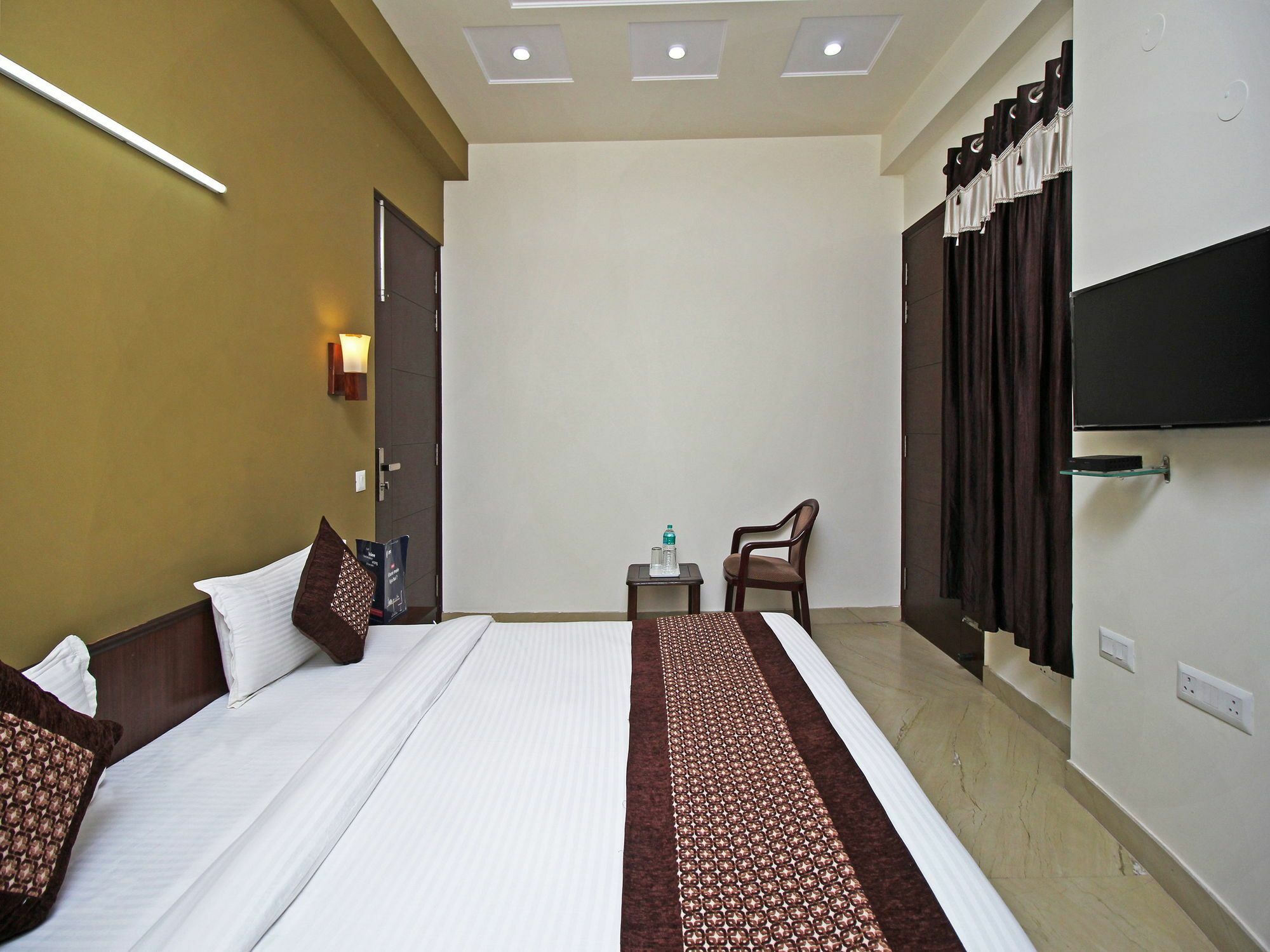 Fabhotel Mannat Residency Sec 52 Gurgaon Bagian luar foto